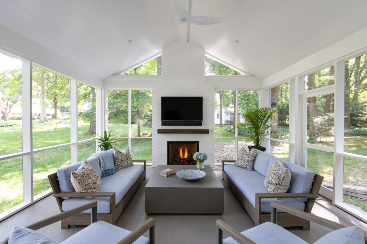 Screened In Porches With 21 The Trend Thats Taking America By Storm Pictures Inside - pic1reb