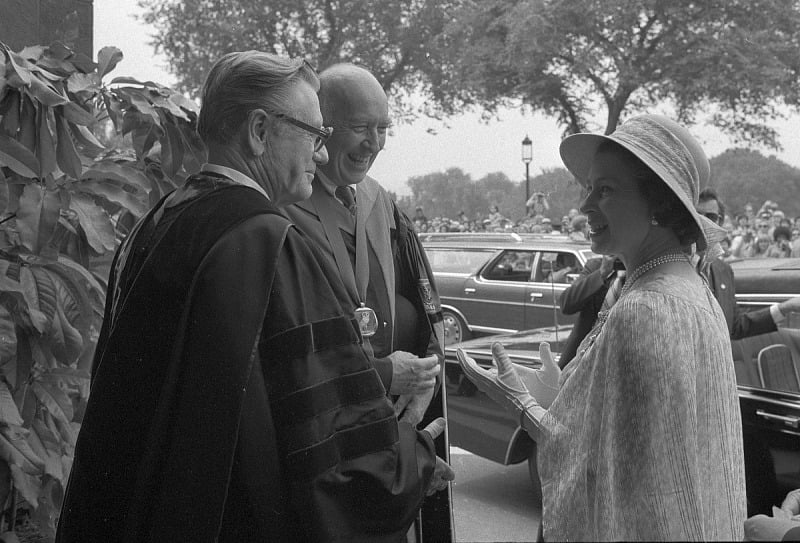 Queen Elizabeth Visits the Smithsonian - Washingtonian
