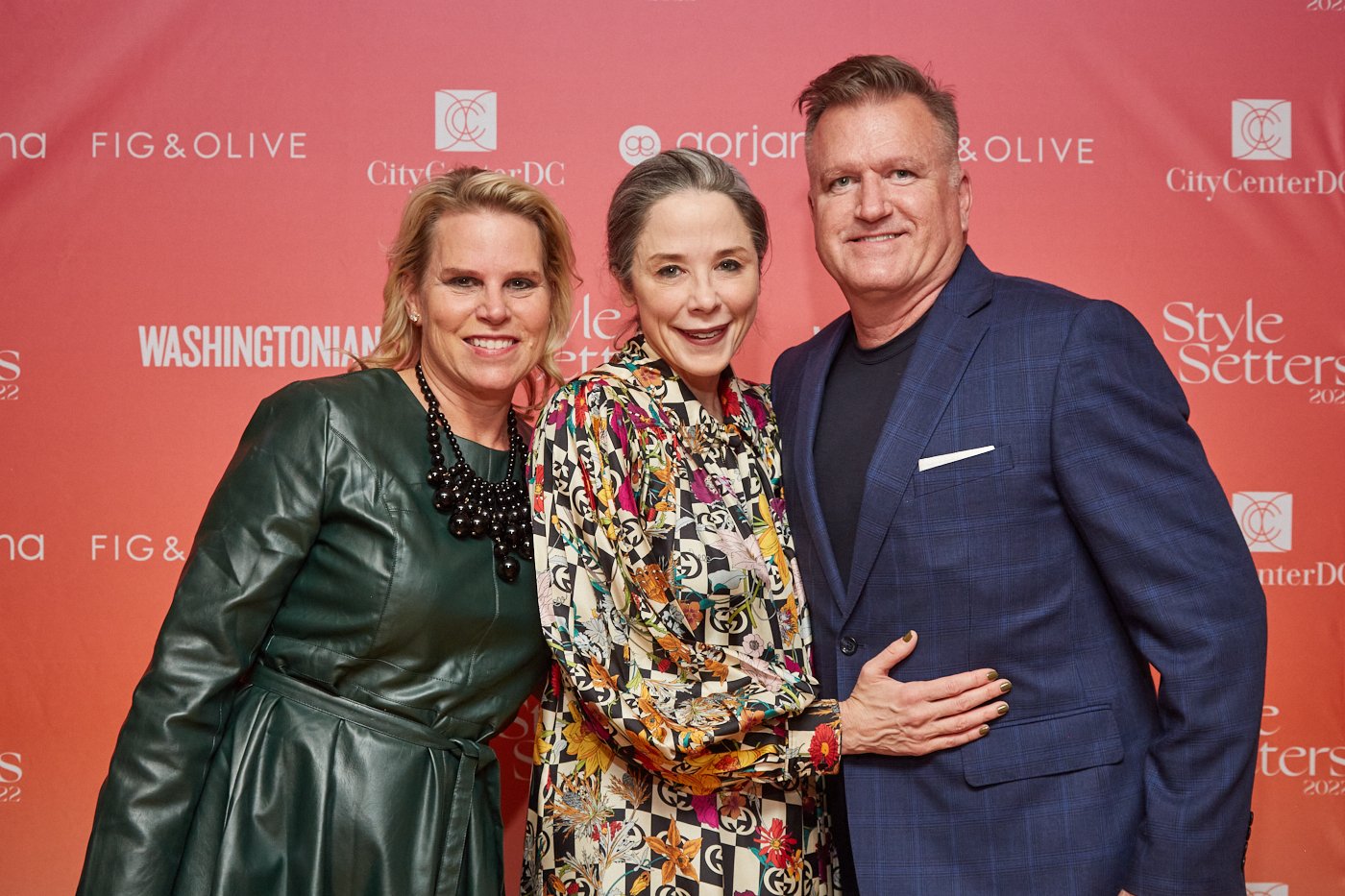 Washingtonian Style Setters 2022 Step & Repeat Photos CEO and President of Washingtonian, Catherine Merrill Williams, Heather Podesta, and Jim Bell