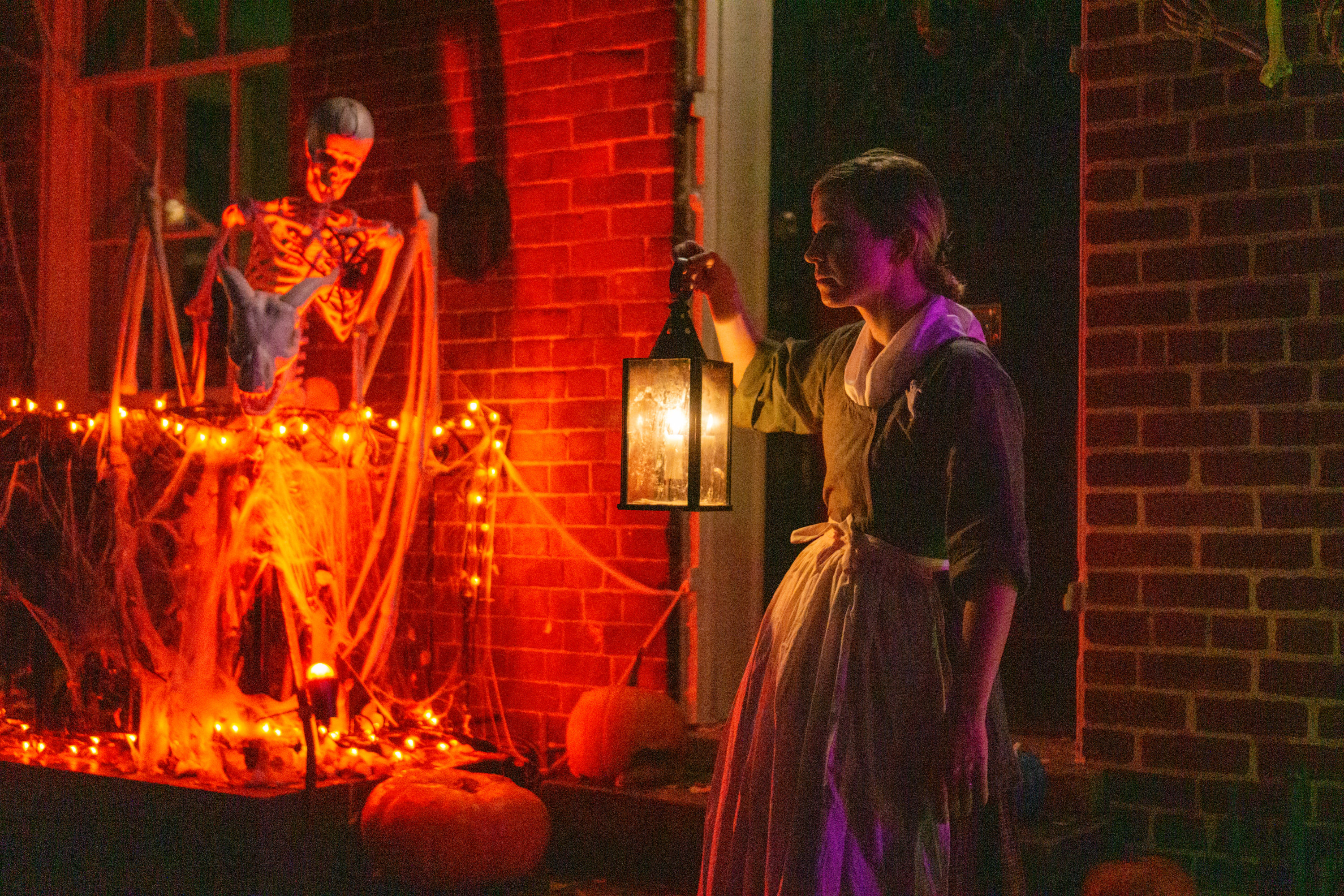 ghost-and-graveyard-tour-credit-misha-enriquez-for-visit-alexandria-1 - Washingtonian