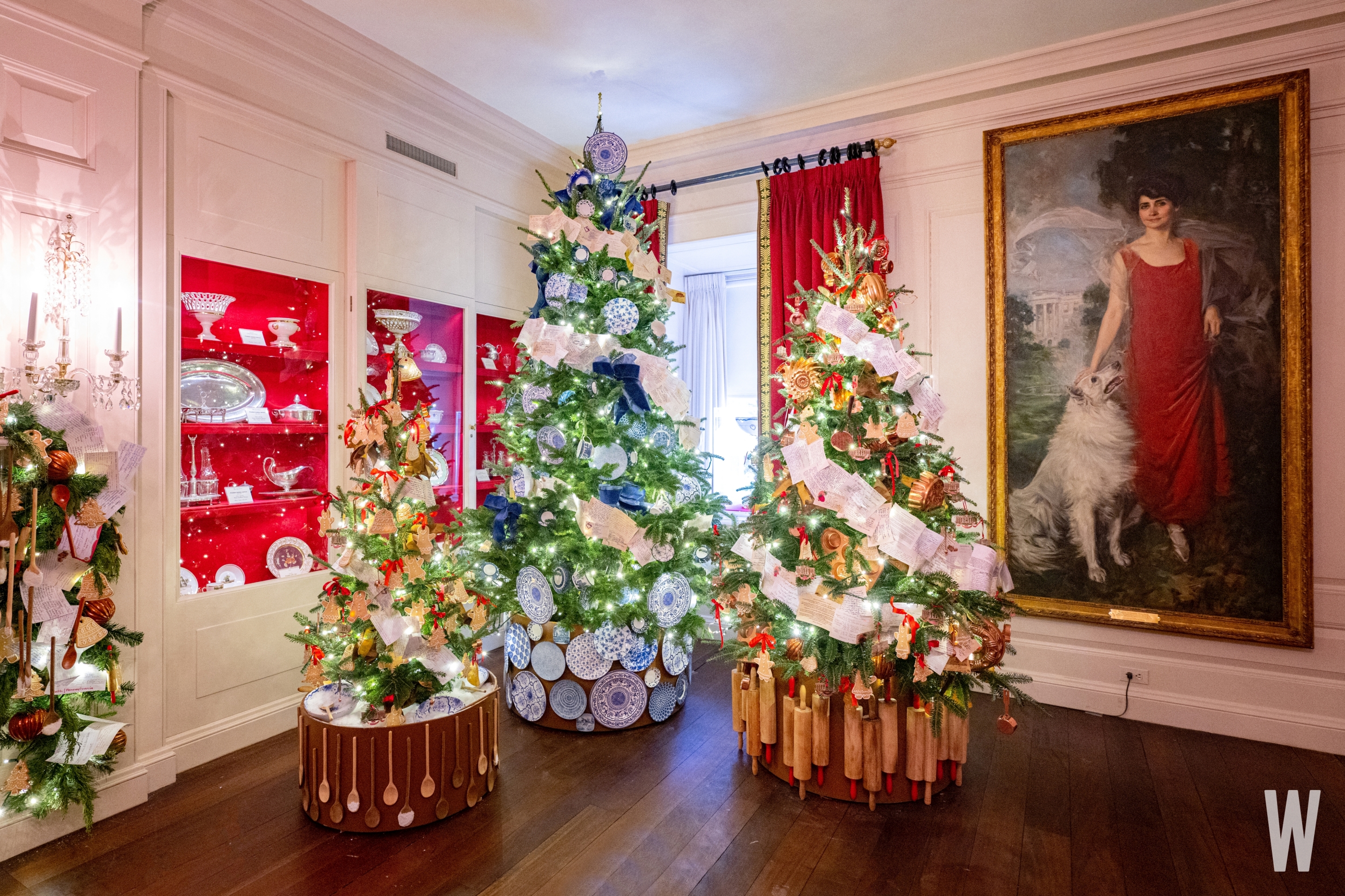 White House Christmas Decorations 2022 Photos & Theme – WWD