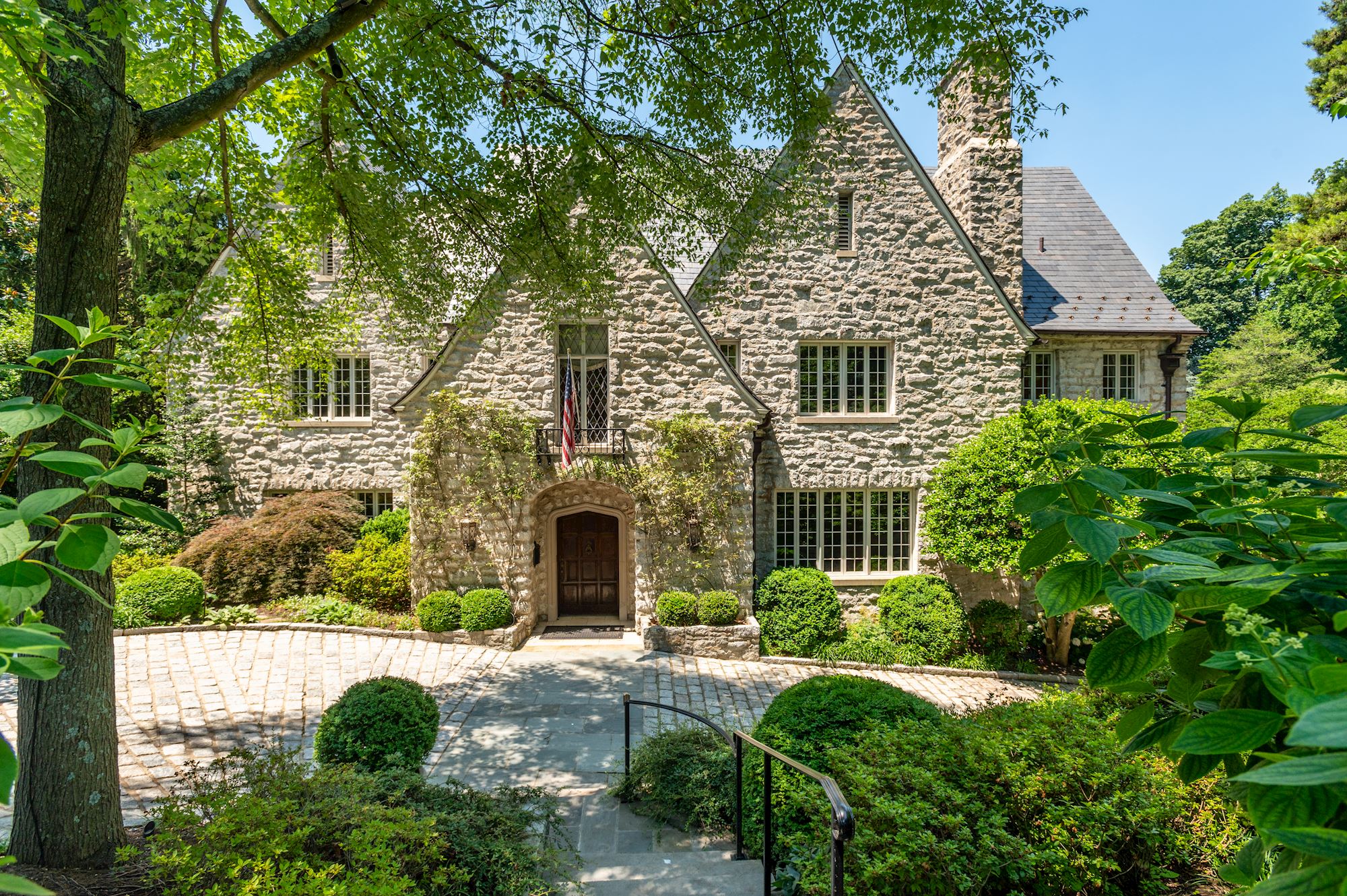 227_2860_WOODLAND_DRIVE_NW_305149_724868 - Washingtonian