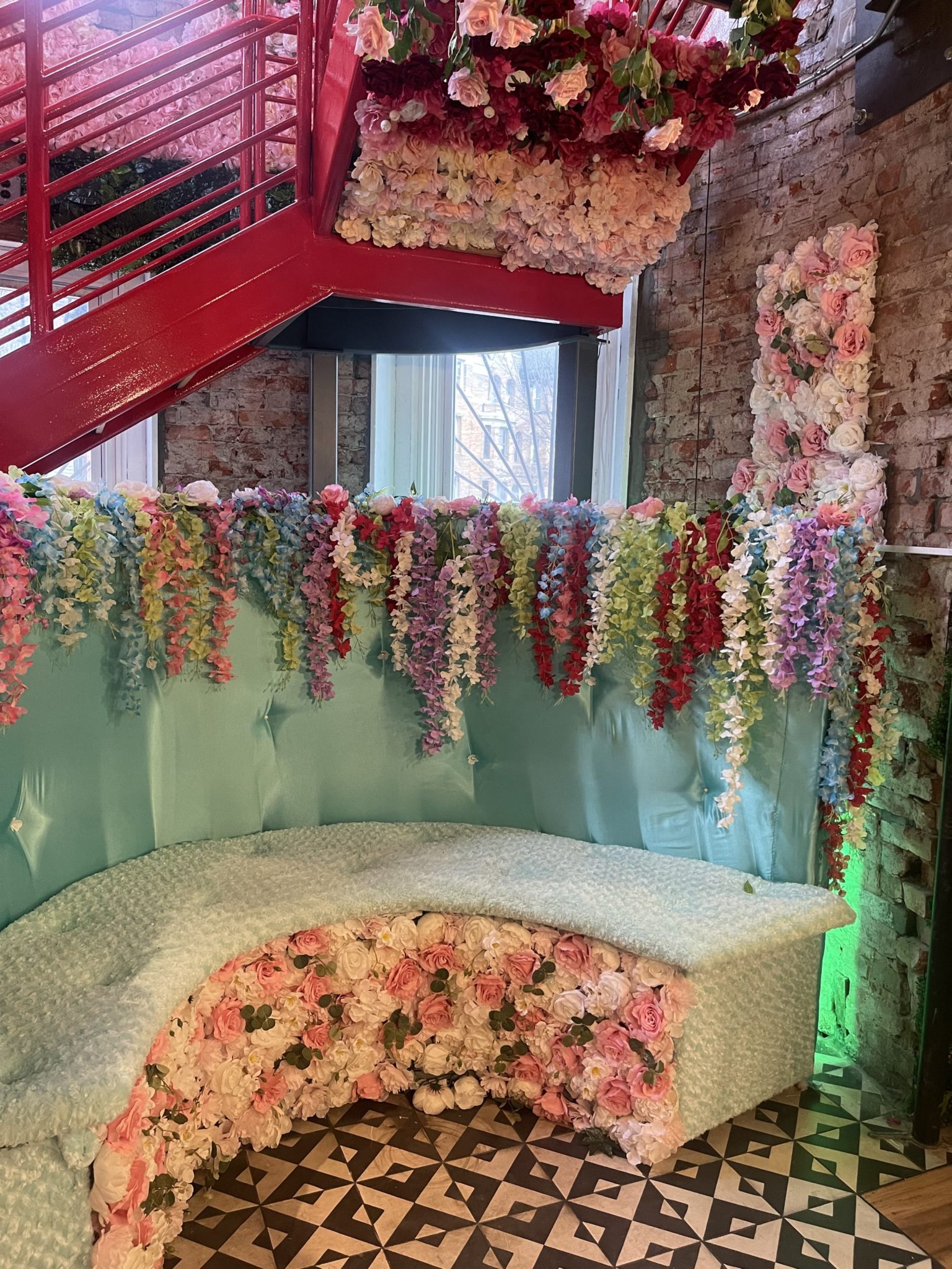 Uncaged Mimosas Opens With OvertheTop AllDay Brunch