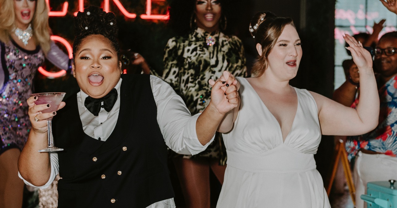 This Wedding Included Drag Performances, a Pizza Buffet and Neon Sign Decor - Vimarsana News