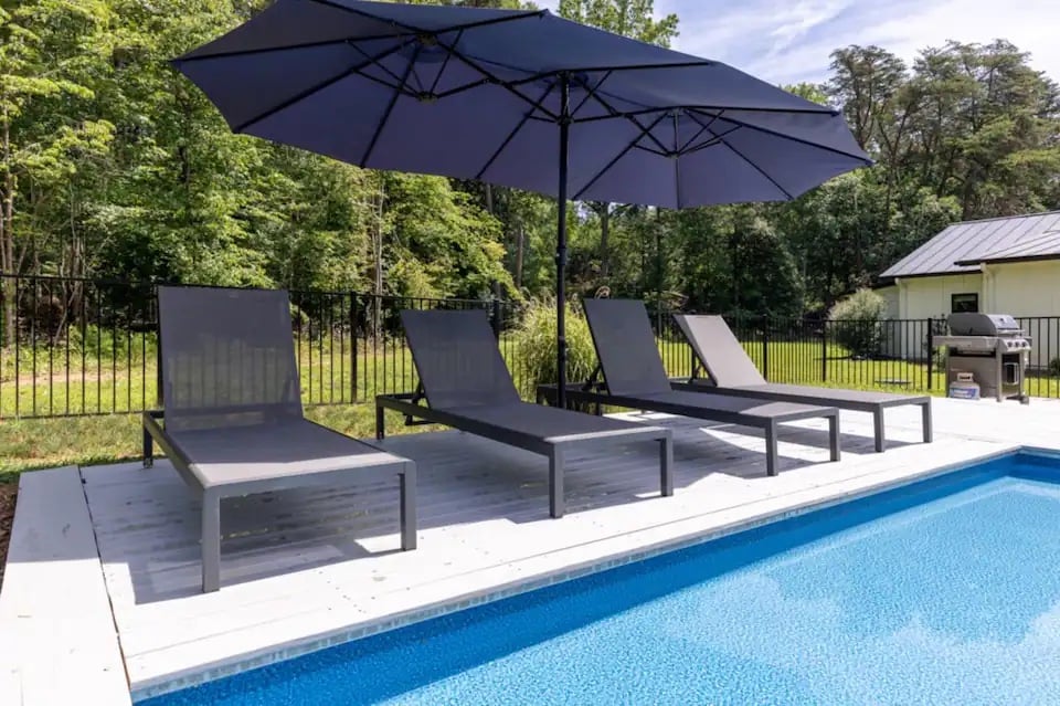 best Airbnbs with pools in the DC area