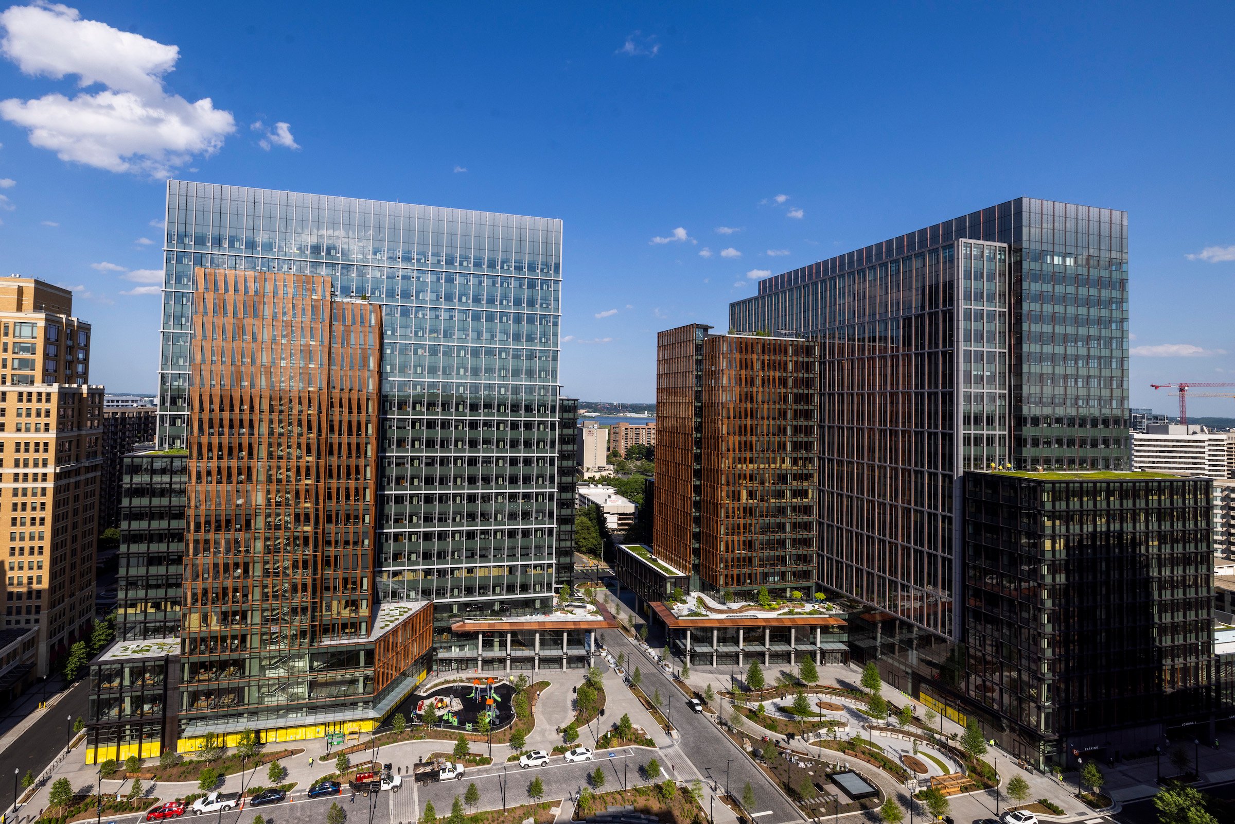 Amazons Chicago Headquarters Where Tech Startups And Industry Giants Collide - r9tpnkm
