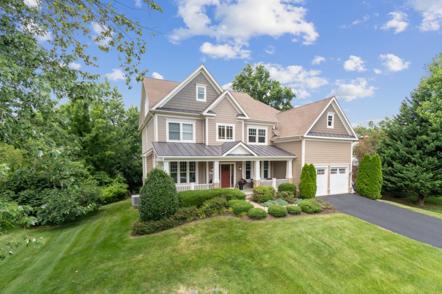 Relax on a Screened-In Porch in McLean