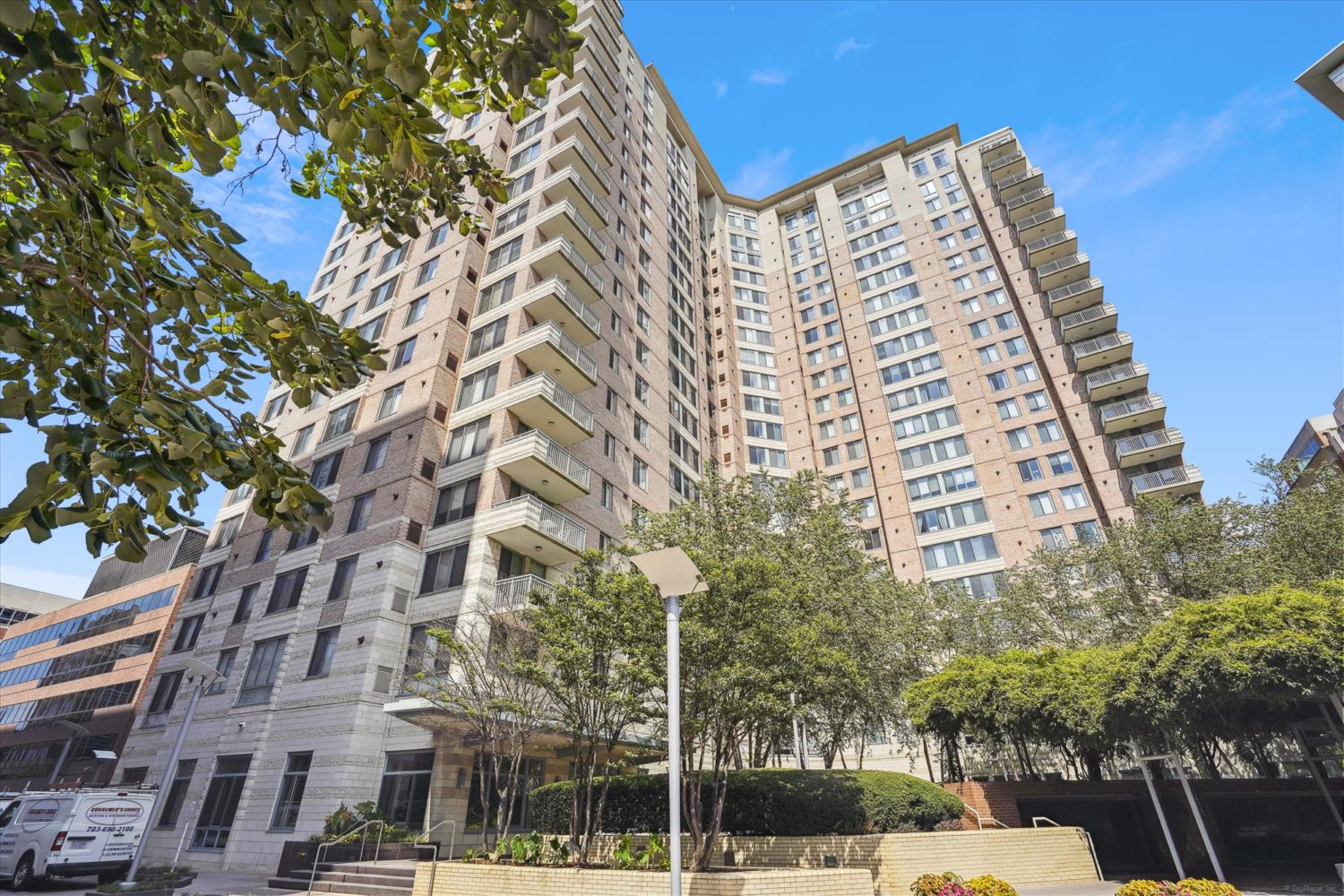 Move-In Ready Condo in Popular Ballston Building