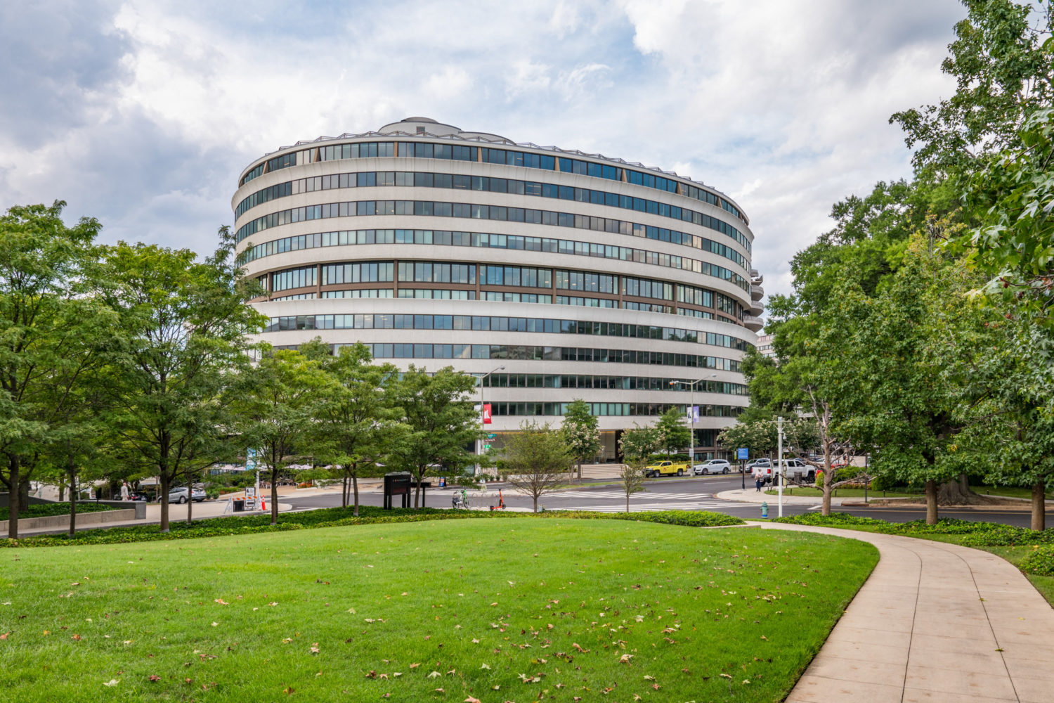 Exceptional DC Living: Luxurious 1-Bedroom at the Prestigious Watergate South