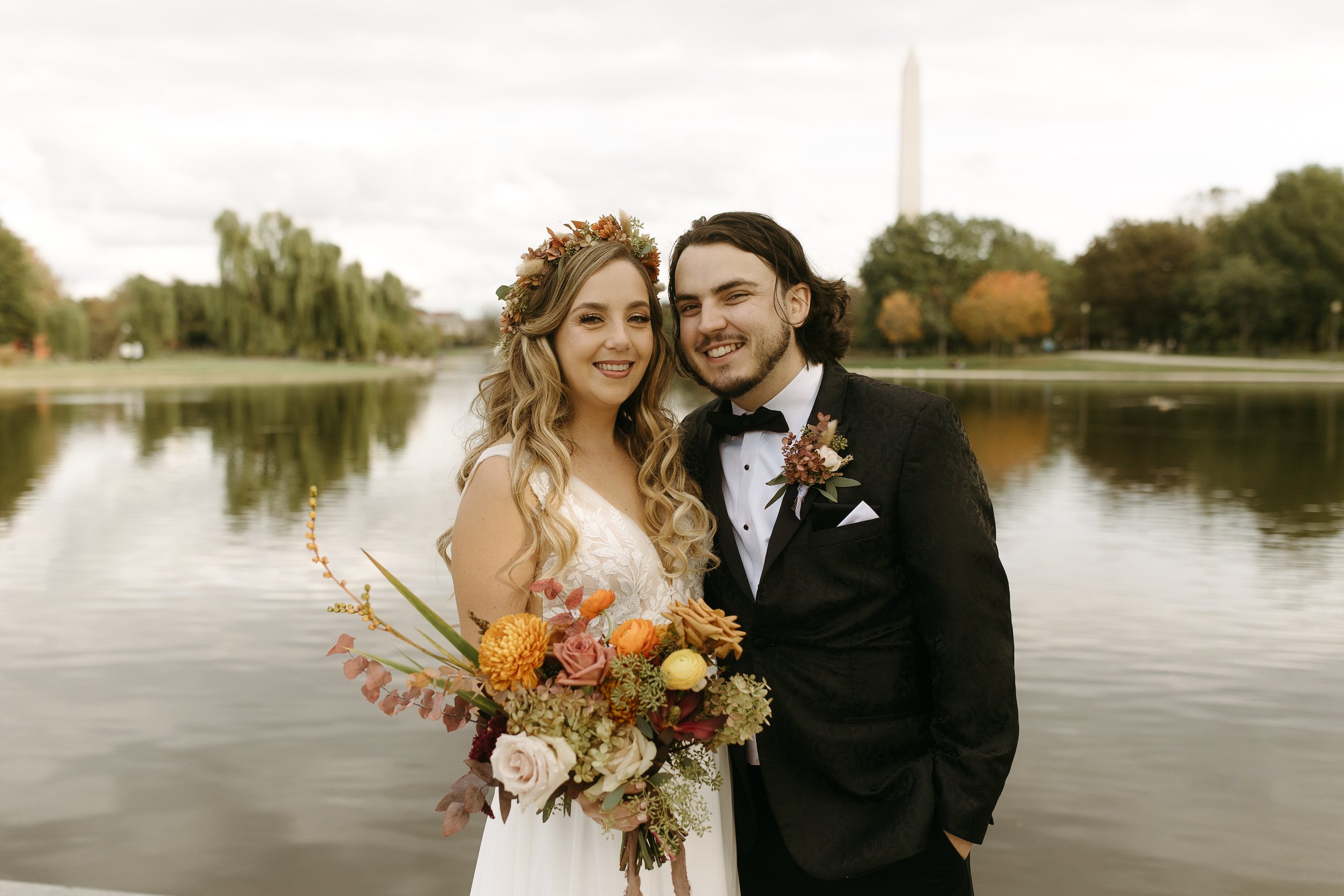 华盛顿特区的秋季酒店婚礼，以野花为灵感