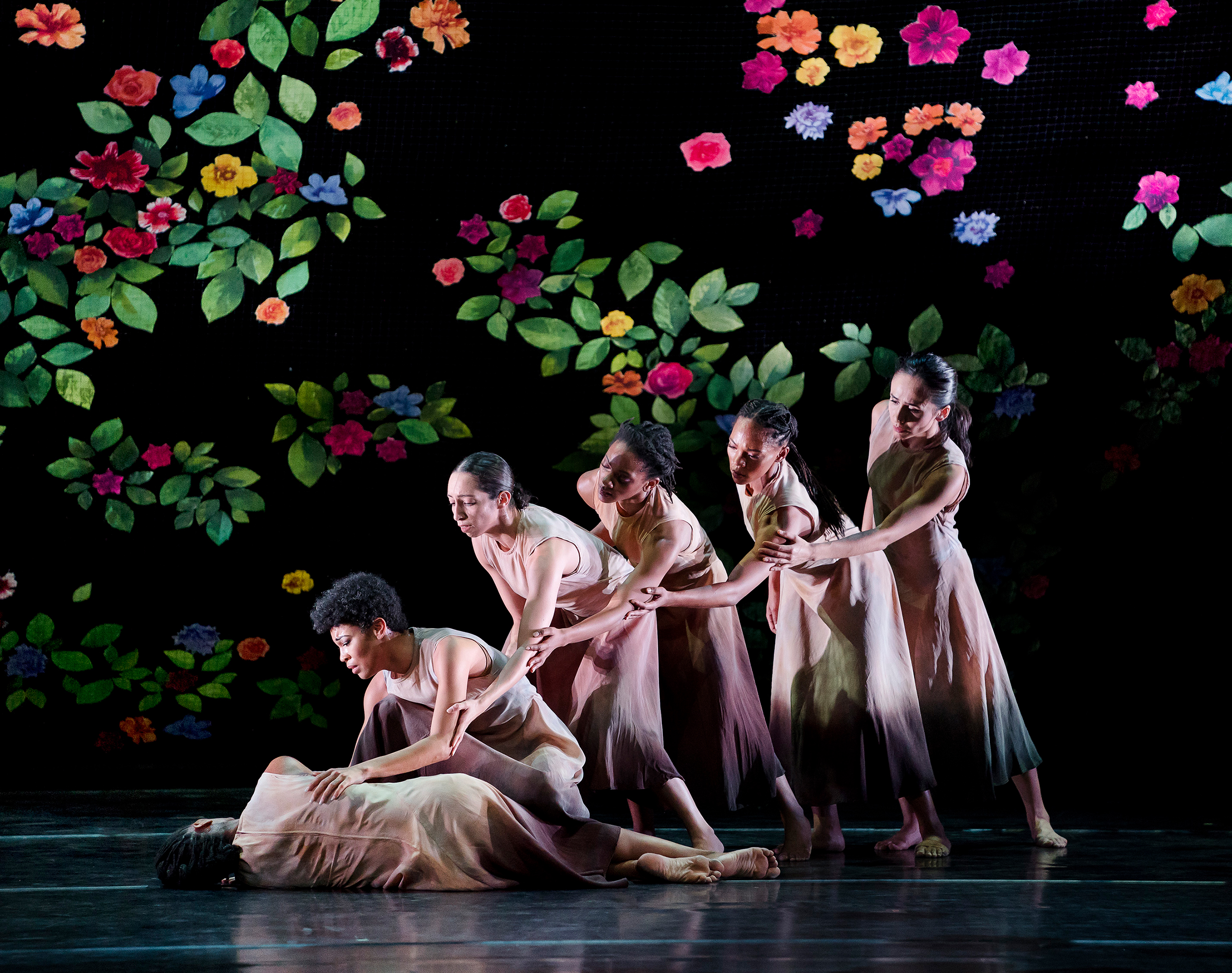Alvin-Ailey-American-Dance-Theater-in-Jamar-Roberts'-Ode.-Photo-by-Paul-Kolnik-3_femalecast-scaled-down - Washingtonian