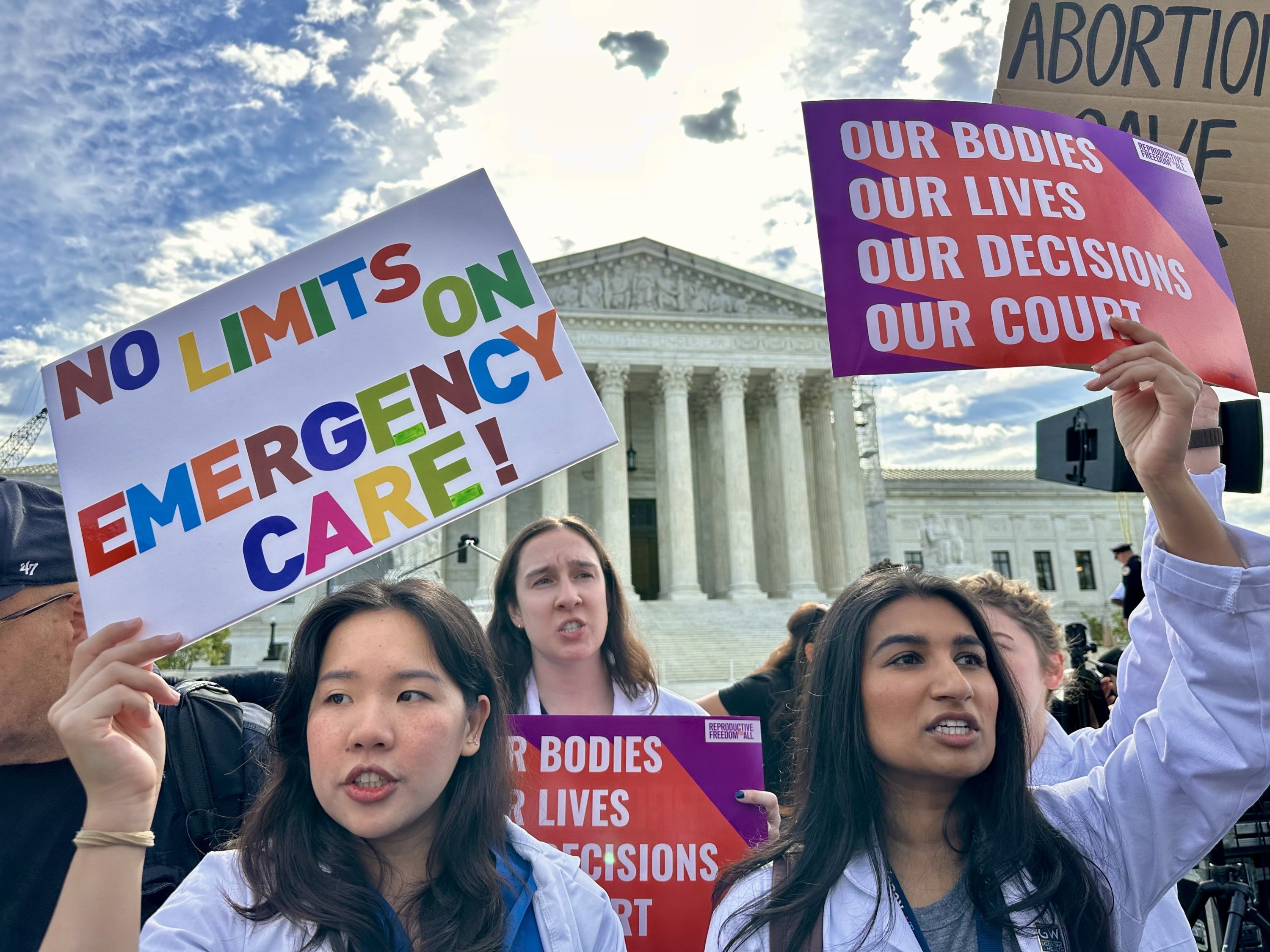 PHOTOS: Demonstrators Gather Outside the Supreme Court as It Hears Arguments on Emergency Abortion Case - Vimarsana News