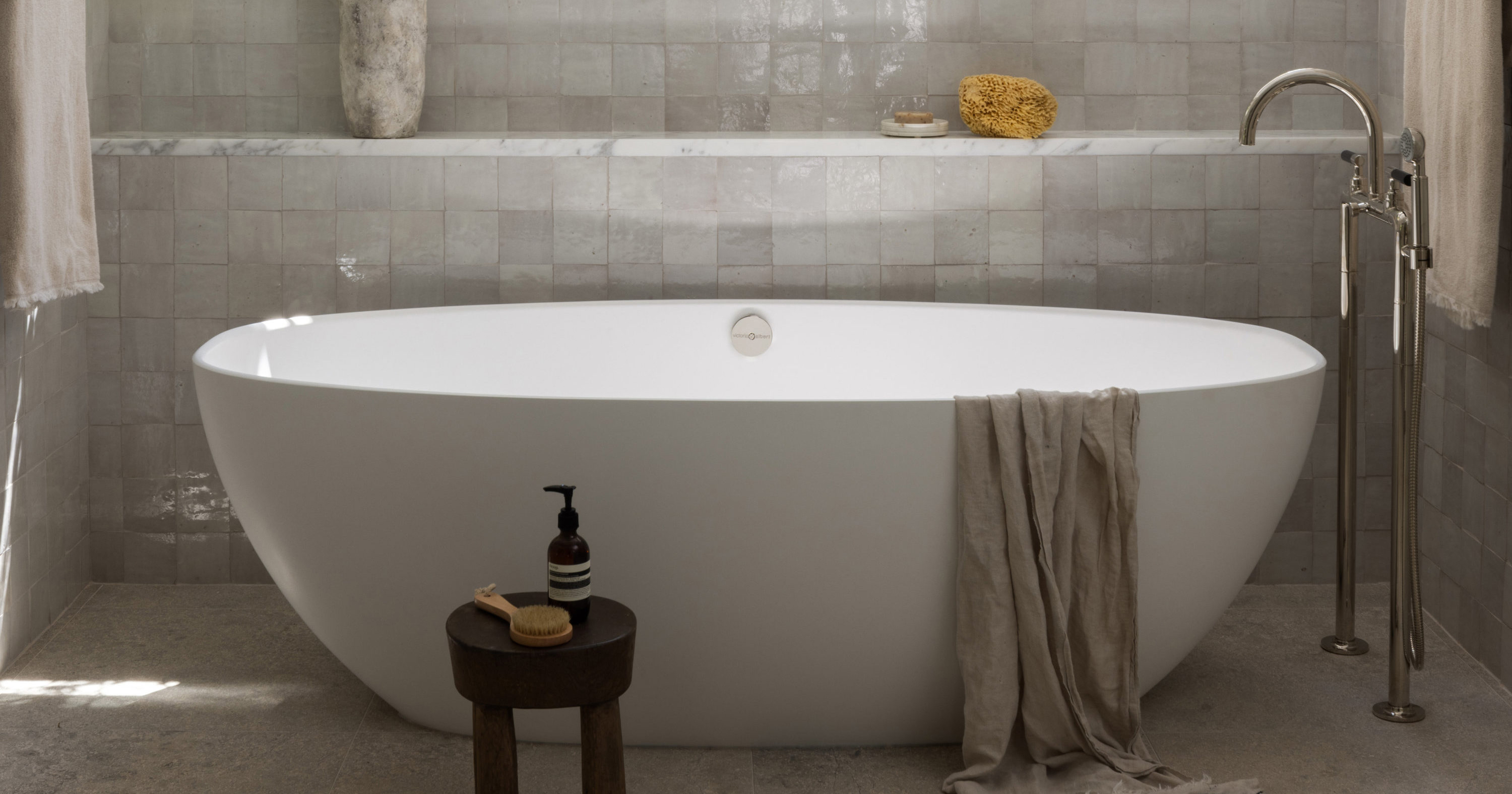 Why More Homeowners Want Freestanding Tubs Again
