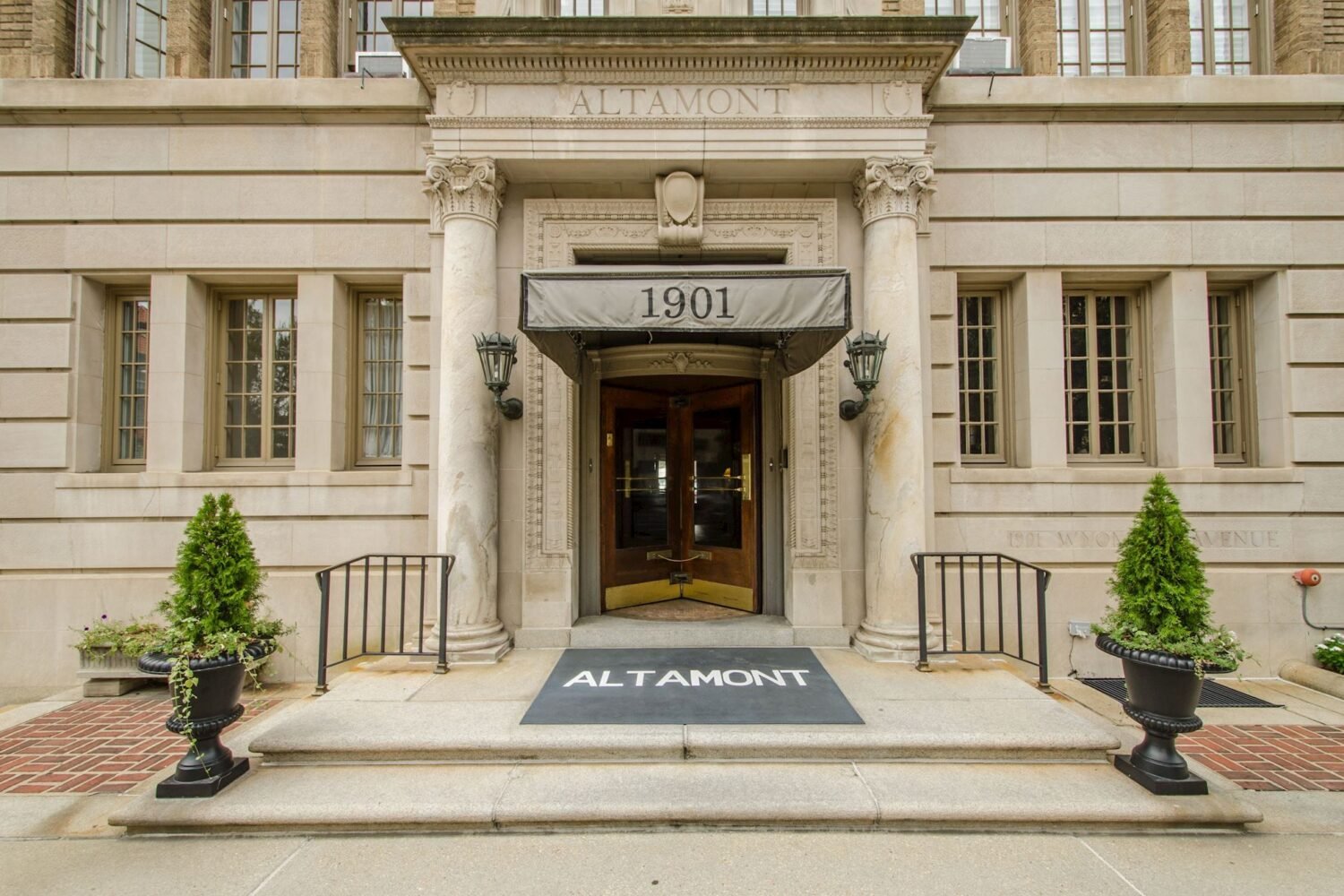 Kalorama Top-Floor Apartment with Rock Creek Views