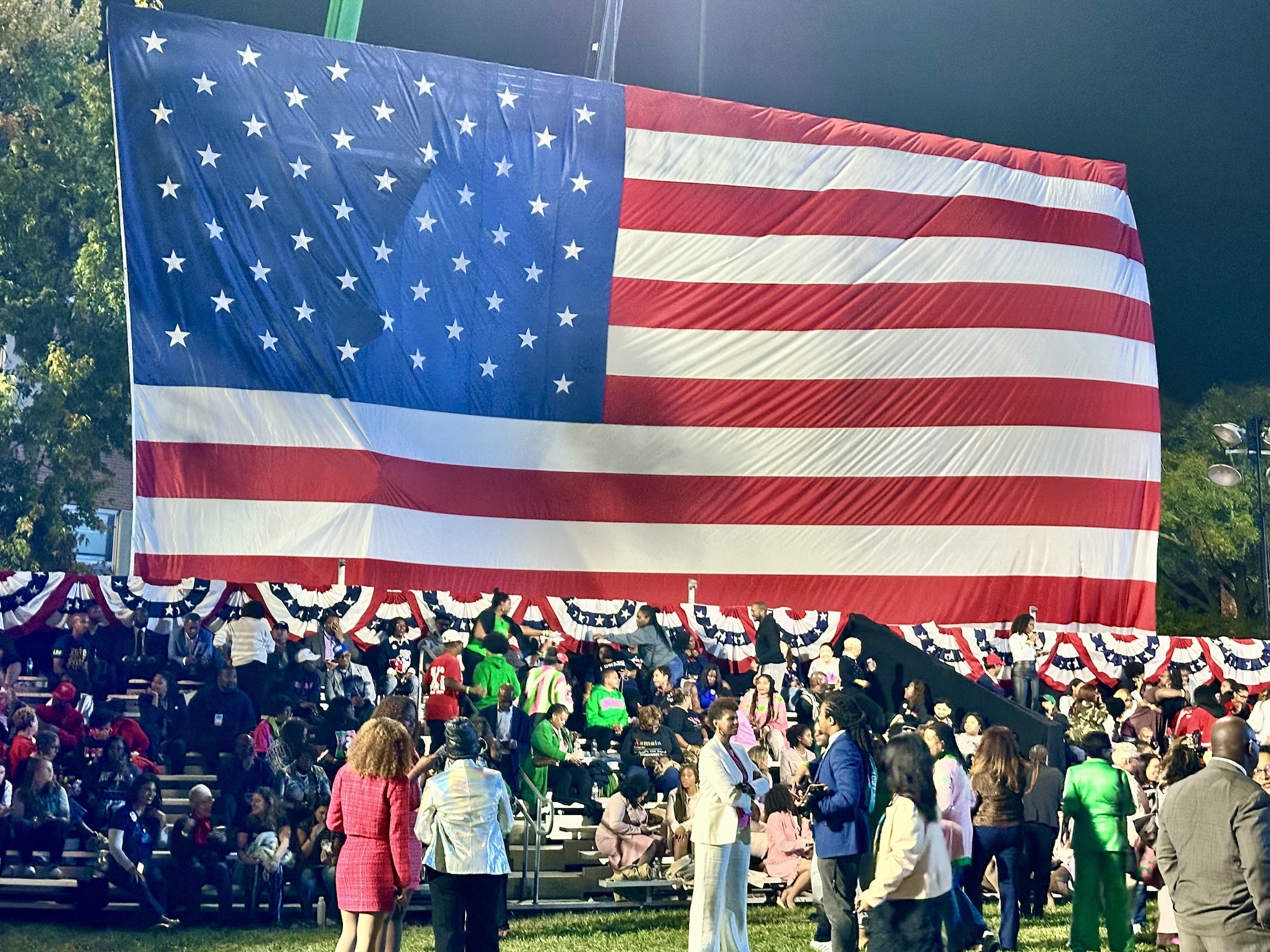 howard-flag - Washingtonian
