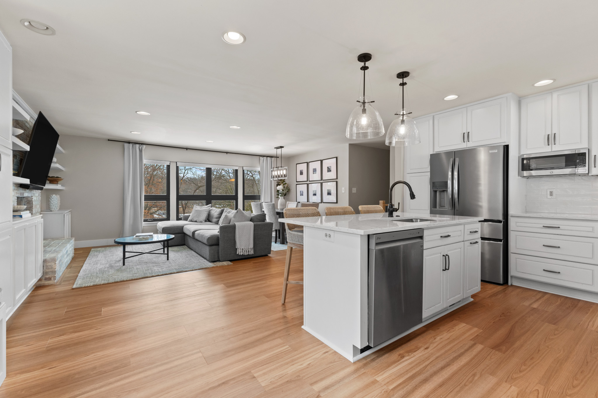 6393_Lakeview_Drive_033 - Washingtonian