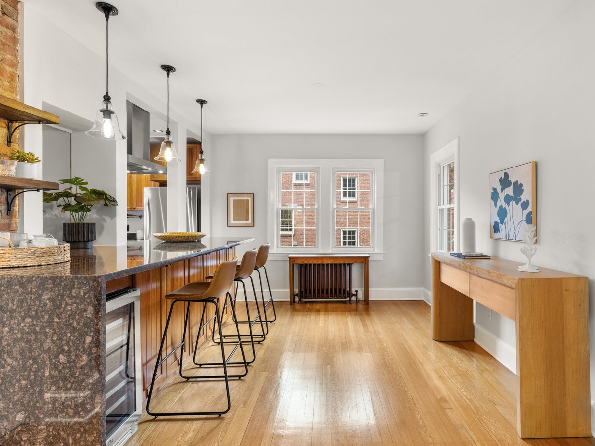 2819 S Joyce St-BARSTOOLS 2 (1) - Washingtonian