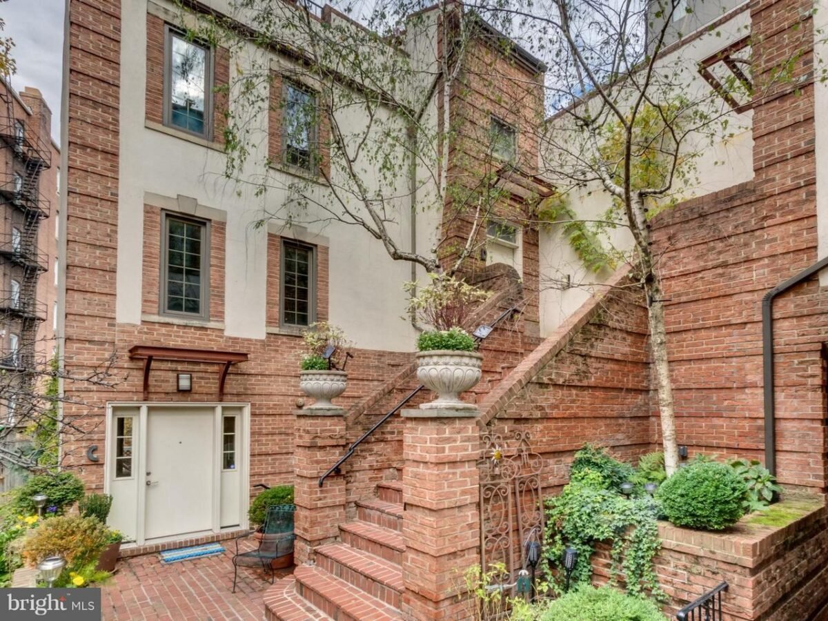COURTYARD - Washingtonian