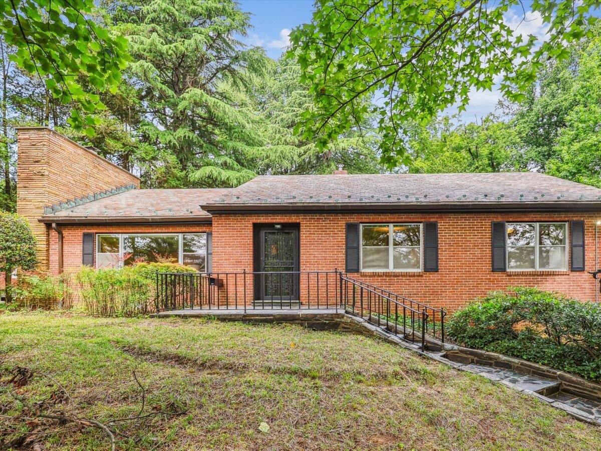 9536 E Bexhill Dr - Washingtonian