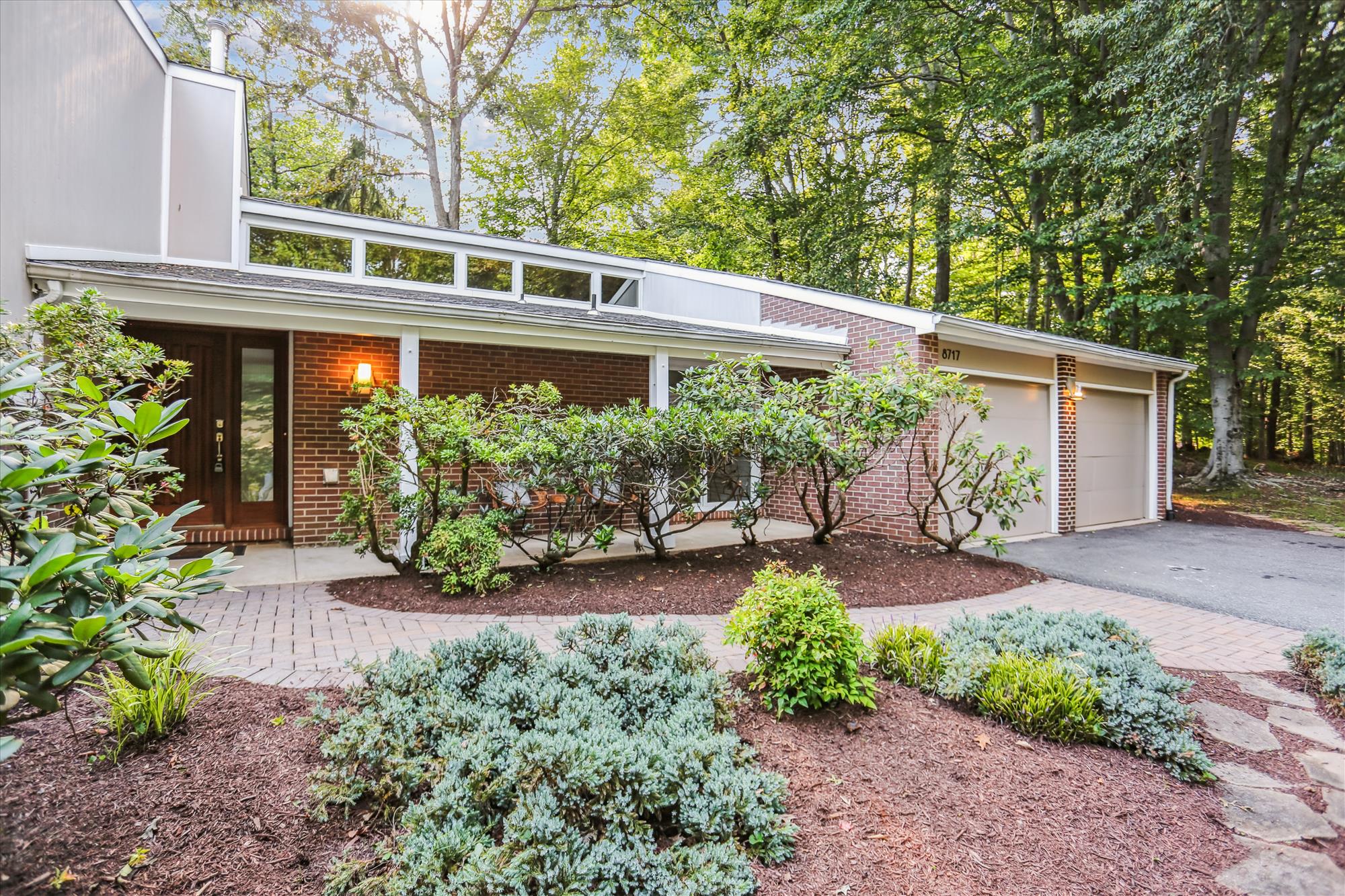 exterior-walk-5c6a2106 - Washingtonian